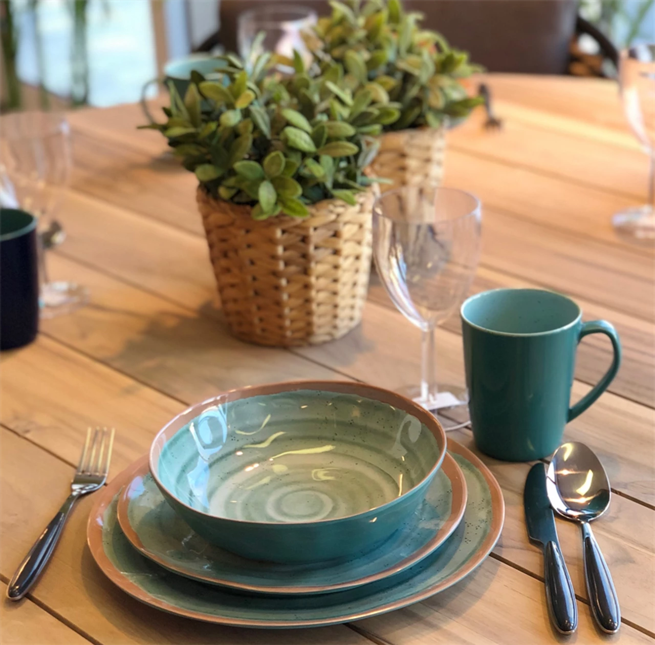 Kampa 12 Piece Melamine Camping Dinner Set - Terracotta 4 Kampa 12 Piece Melamine Camping Dinner Set - Terracotta - Image 2