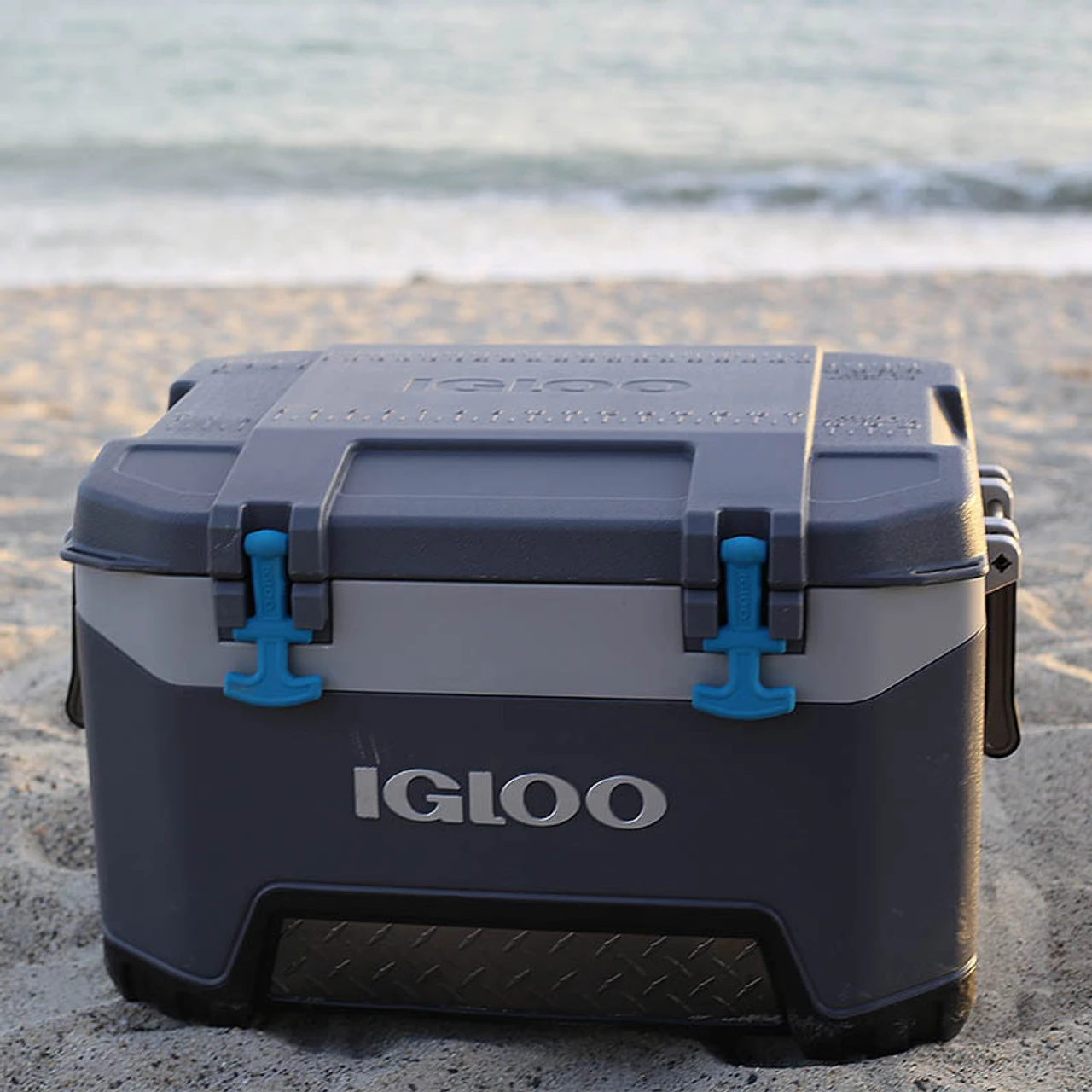 Igloo BMX 52 Heavy Duty Fishing Camping Cool Box 14 Igloo BMX 52 Heavy Duty Fishing Camping Cool Box - Image 12
