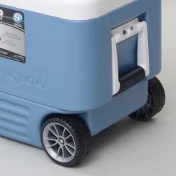 Igloo MaxCold 40 Wheeled Ice 38 Litre Cool Box -Camping Sales Store maxcold 40 quart wheels close up 59674.1425290330 1