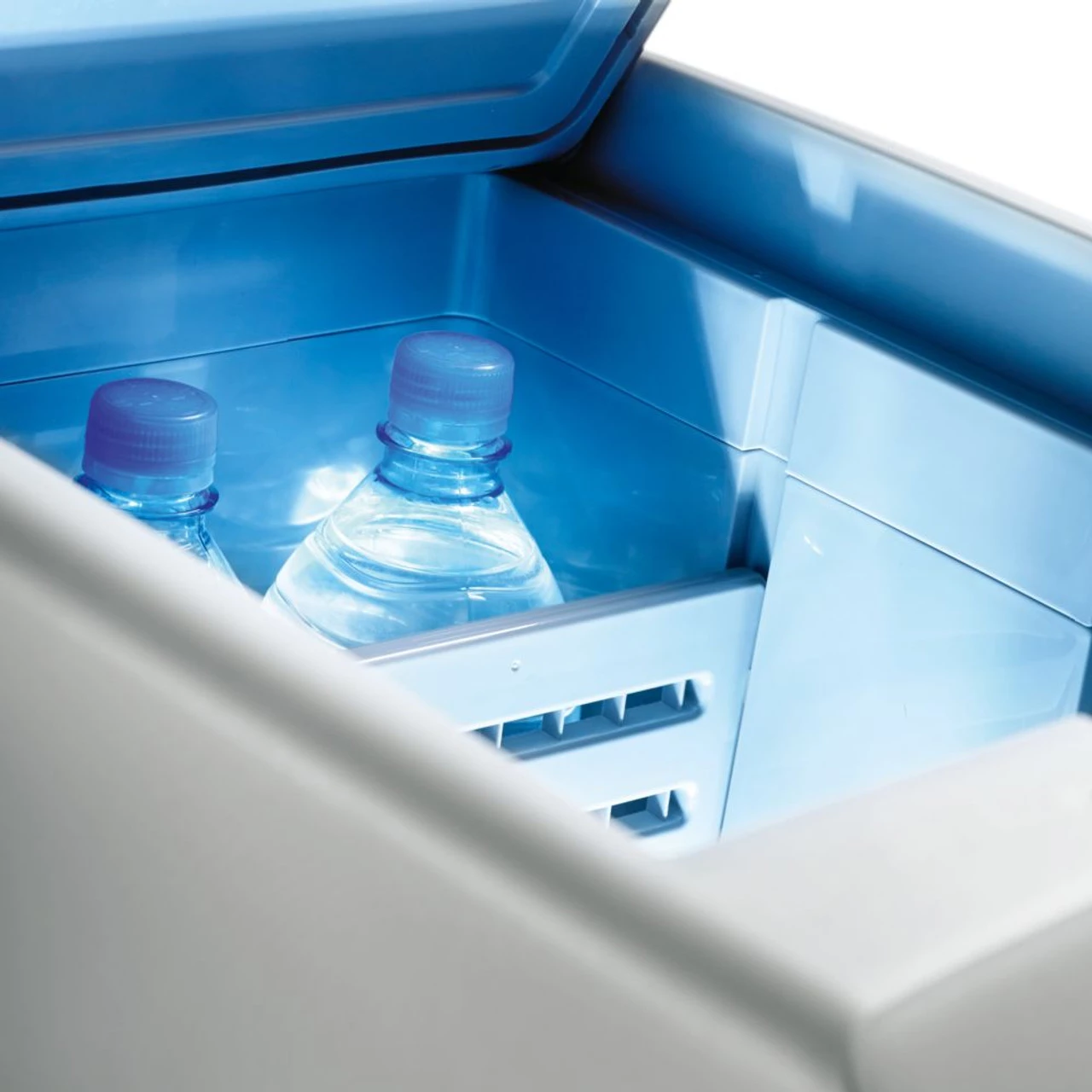 Dometic Waeco Tropicool TCX35 Thermoelectric 12v 24v mains Cool Box 10 Dometic Waeco Tropicool TCX35 Thermoelectric 12v 24v mains Cool Box - Image 8